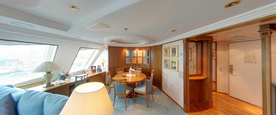 P&O Cruises Aurora Penthouse suite.jpg